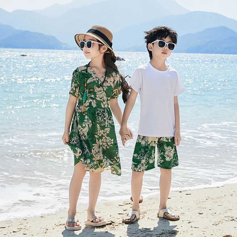 Summer Beach Family Matching Outfits Mum Daughter Dresses Holiday Seaside Dad Son Floral Shirts/T-shirt+Shorts Couple Clothes W250207