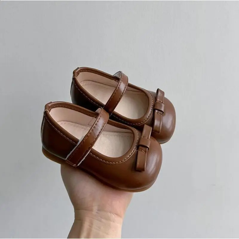 Childrens Leather Shoes Autumn Korean Edition Anti slip Baby Princess Shoes Soft Sole Bean Shoes Girls Fashion Casual 250206