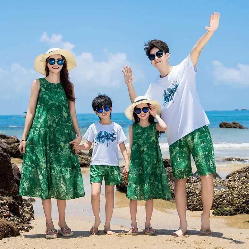 Holiday couple sleeveless dress beach father son T-shirt two-piece set family clothing vacation mother and daughter W250207