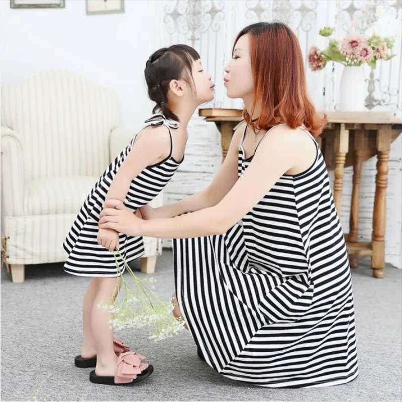 Mother Daughter Clothes Fashion Family Matching Outfits Cotton Baby Girls Dress Family Couple Look Stripe Dress Family Clothing W250207