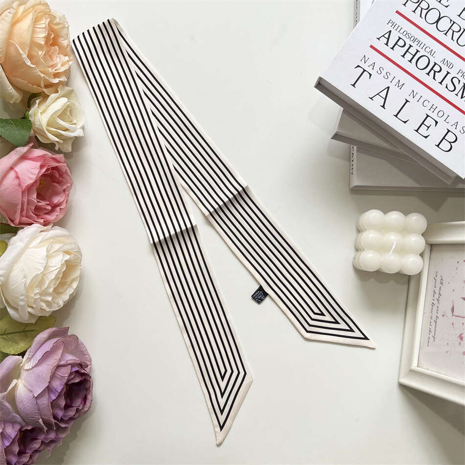 The East Gate of South Korea features simple and slender strip with a narrow silk scarf, tie bag, ribbon, double-sided printed headband for women