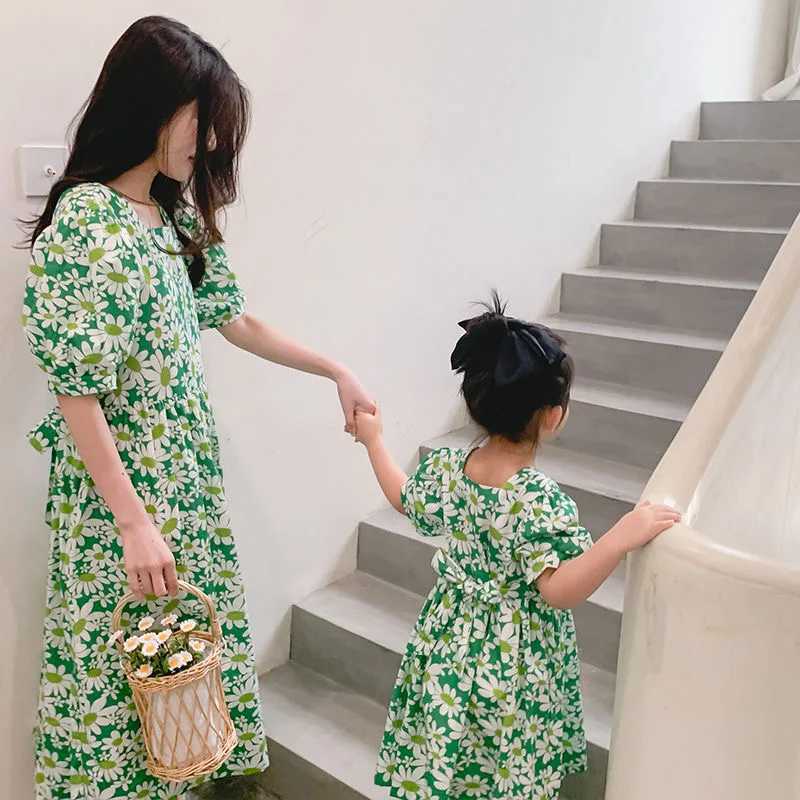 New Fashion Floral Mom And Daughter Dress Cute Family Matching Party Parent-Child Outfits Christmas Carnival Mother Kids Clothes W250207
