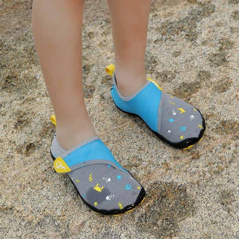 Kids Aqua Shoes Beach Fingers Barefoot Water Shoes Swimming Lightweight Non-slip Seaside River Sneakers Summer 250207