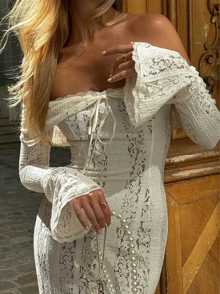 Sexy Lace Flare Sve Dress White Off Shoulder Slim Maxi Dresses 2024 Women Fe Hollow Out Mermaid Floor Length Ele RobeXJ2500207