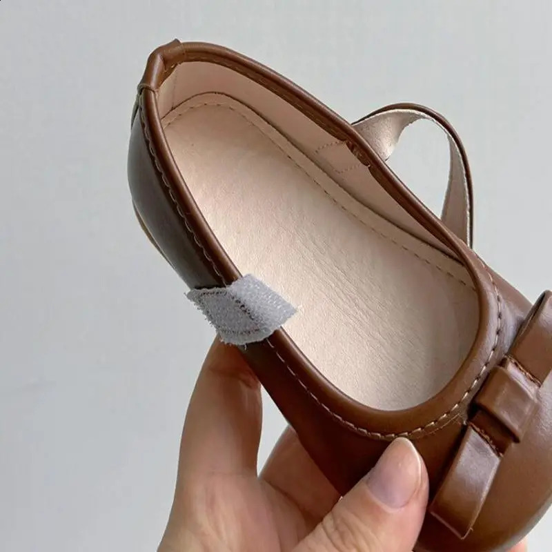 Childrens Leather Shoes Autumn Korean Edition Anti slip Baby Princess Shoes Soft Sole Bean Shoes Girls Fashion Casual 250206