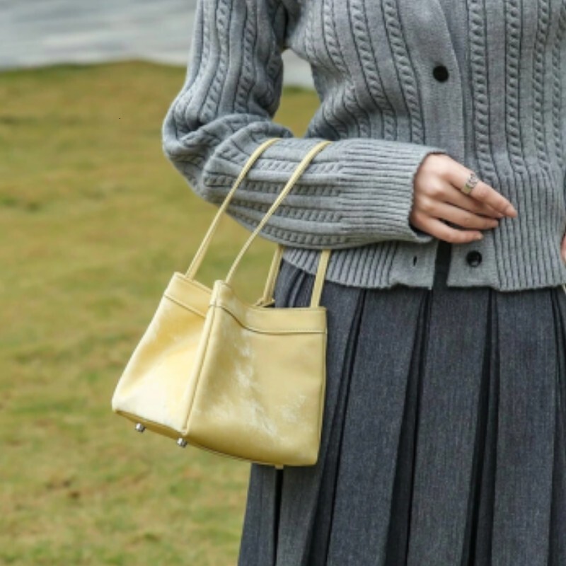 UKF 2024 New Stylish Ladies Basket Bucket Wing Bag Square Handbags Designer Shoulder Crossbody Bags For Women Bolas