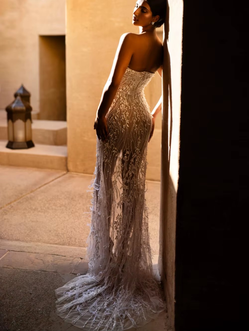Classic Women Wedding Sweetheart Neck Sleeveless Bridal Gowns Appliques Sweep Train Dress Custom Made vestidos de novia