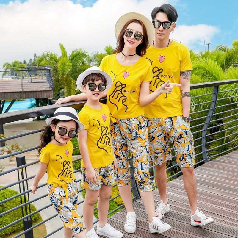 Summer Family Matching Outfits Holiday Causal Travelling Mother/Father/Kid Sets T shirt+Shorts Couples Matching Clothing W250207