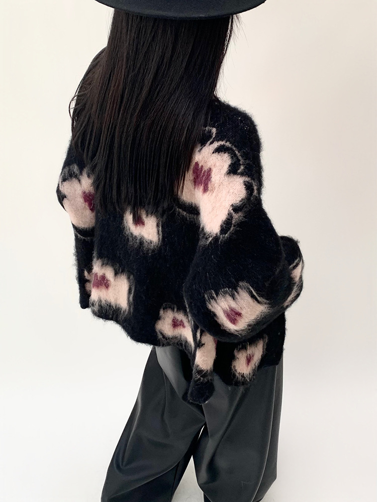 X70 floral sweater coat for women, high-end intarsia V-neck top coat, autumn and winter loose lazy knitted cardigan