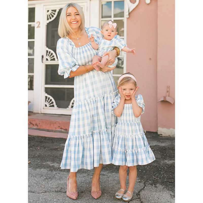Family Look Women Matching Mother And Daughter Clothes Puff Sleeve Floral Dress For Mommy And Me Kids Girls Mom Daughter Dresses W250207