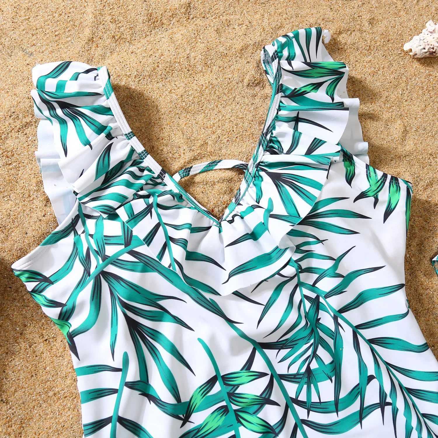 2024 New Mom Daughter Dad Son Matching Outfit Family Swimwear Leaf Print Swimsuit Beachwear Ruffles Bandage One-Piece Suit Beach W250207