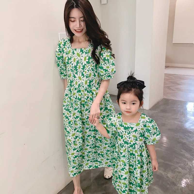 New Fashion Floral Mom And Daughter Dress Cute Family Matching Party Parent-Child Outfits Christmas Carnival Mother Kids Clothes W250207