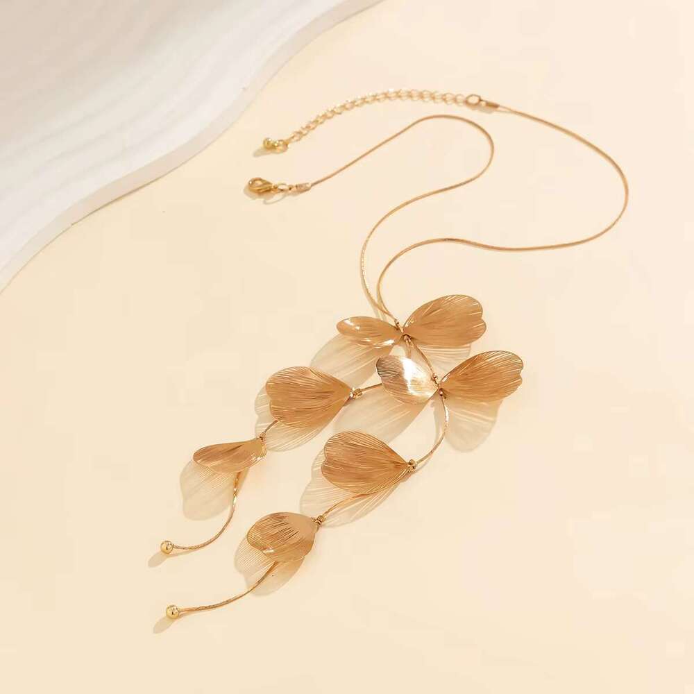 Long Tassels Chest with Leaves Pendants Necklace for Women Trendy Sweater Chain Accessories on Neck Fashion Jewelry Female