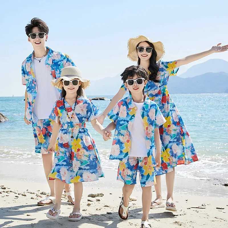 2024 Family Matching Look Dad Son Floral Shirts Two Piece Brother and Sister Beach Clothes Mom Daughter Holiday Dress Vacation W250207