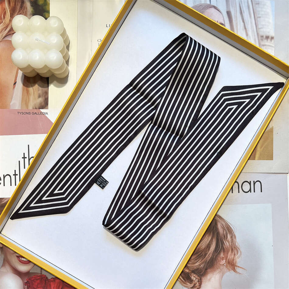 The East Gate of South Korea features simple and slender strip with a narrow silk scarf, tie bag, ribbon, double-sided printed headband for women