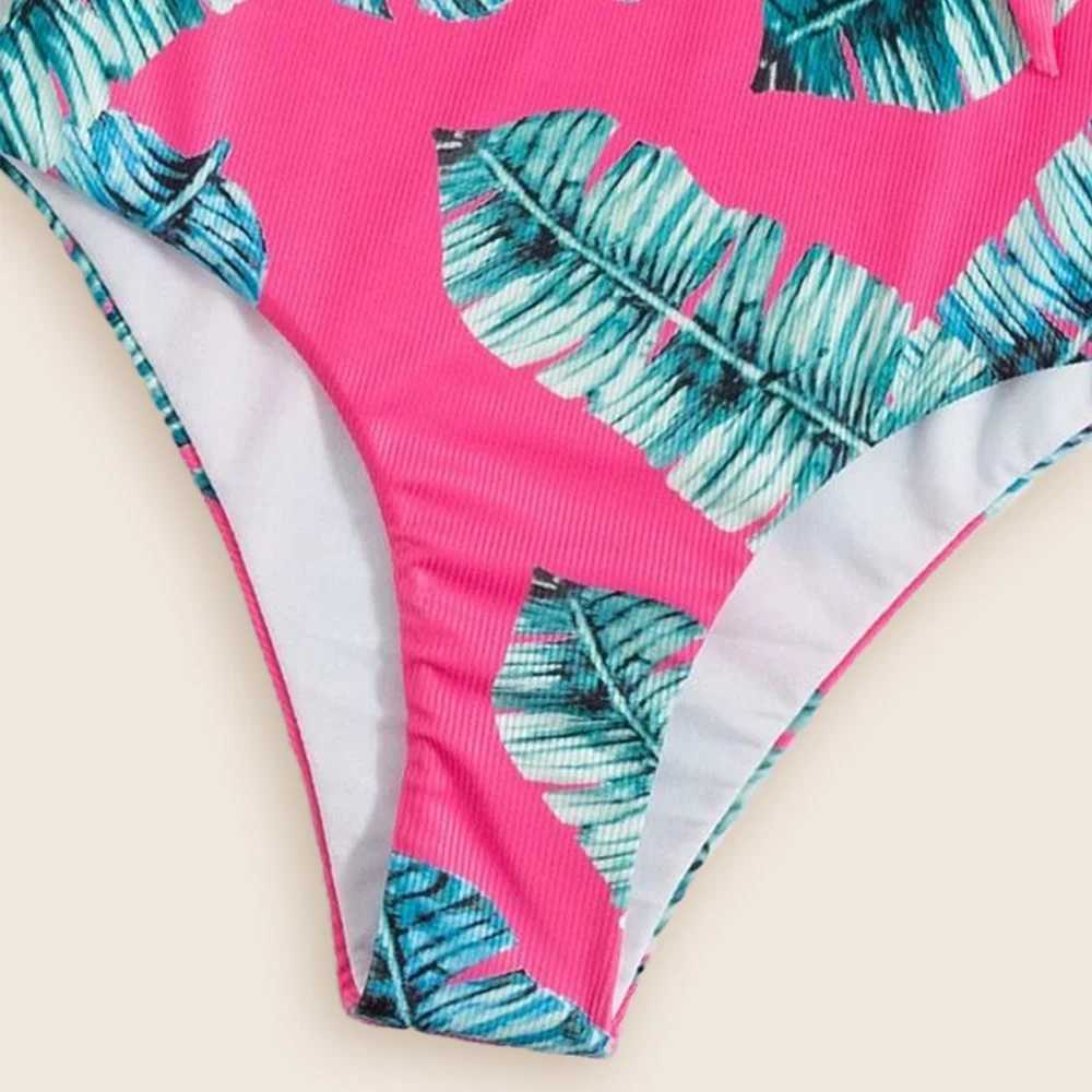 Family Matching Outfits Mother And Daughter Whole Swimsuit Father Son Beach Shorts Mom Kids Swimwear Summer Bathing Suits W250207
