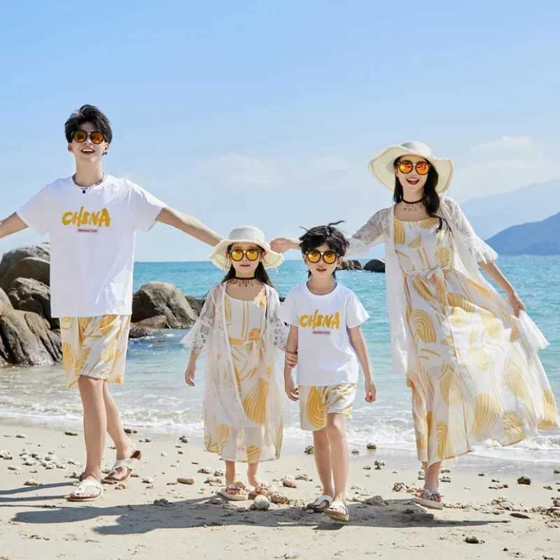 Vacation Couple Look Family Clothes Mom and Daughter Resort Dress Holiday Beach Dad and Son Baby T Shirts Shorts Two Piece Sets W250207