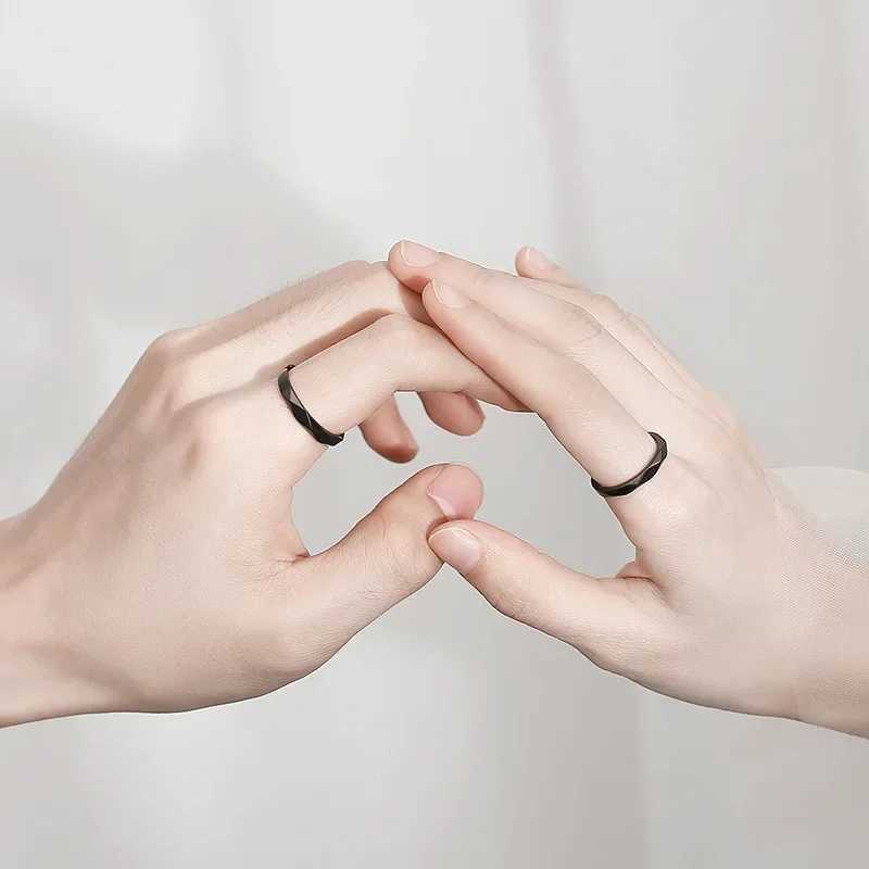 Fashion Simple Couple Ring Black White Lozenge Rings Adjustable Open Jewelry for Women Men Valentines Wedding Anniversary Gifts W250207