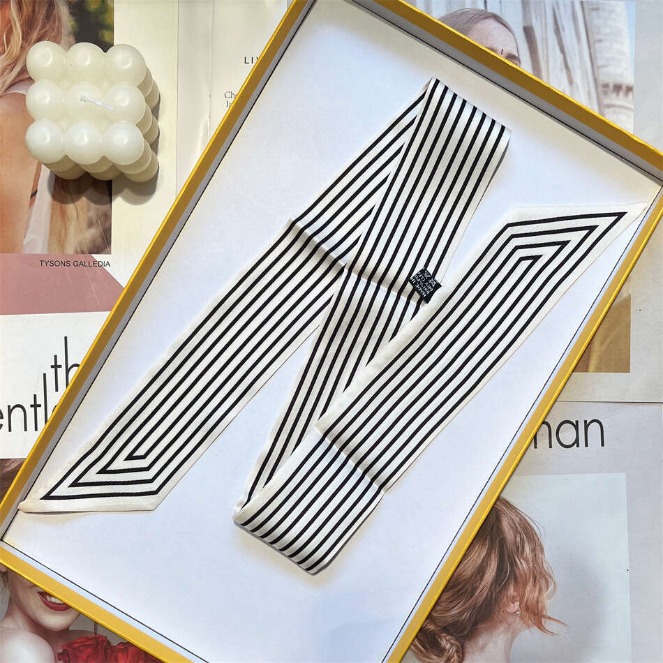 The East Gate of South Korea features simple and slender strip with a narrow silk scarf, tie bag, ribbon, double-sided printed headband for women