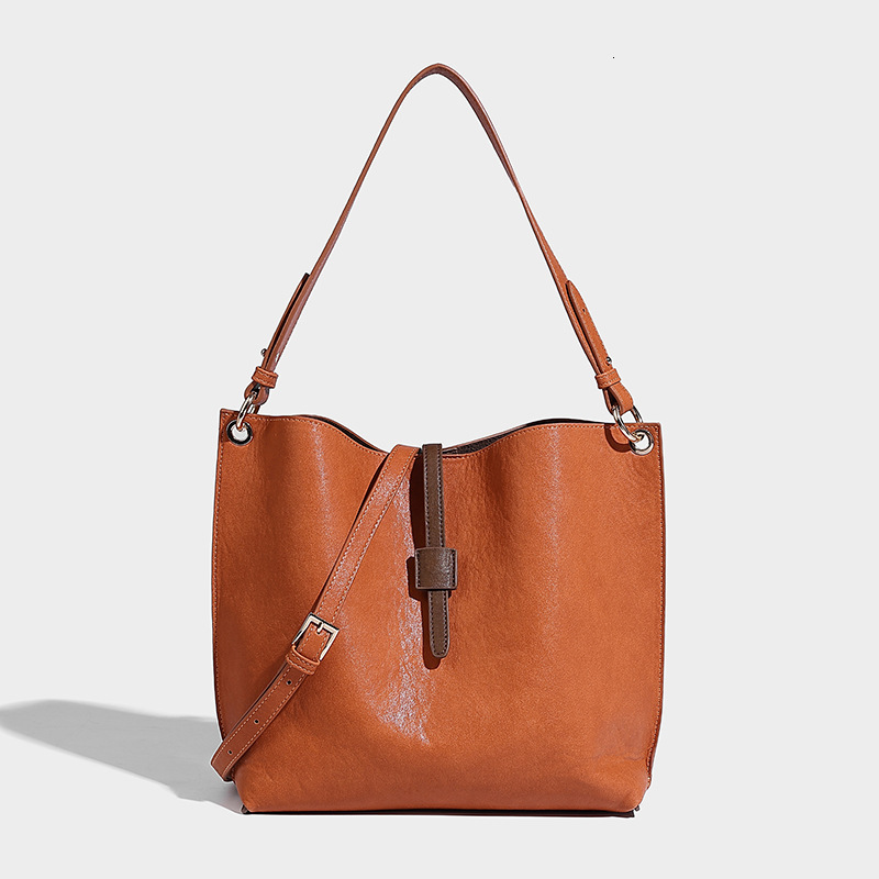 Bag High End Fashion Single Shoulder Armpit 2024 Autumn And Winter New Large Capacity Bucket Commuting Versatile Crossbody Bag