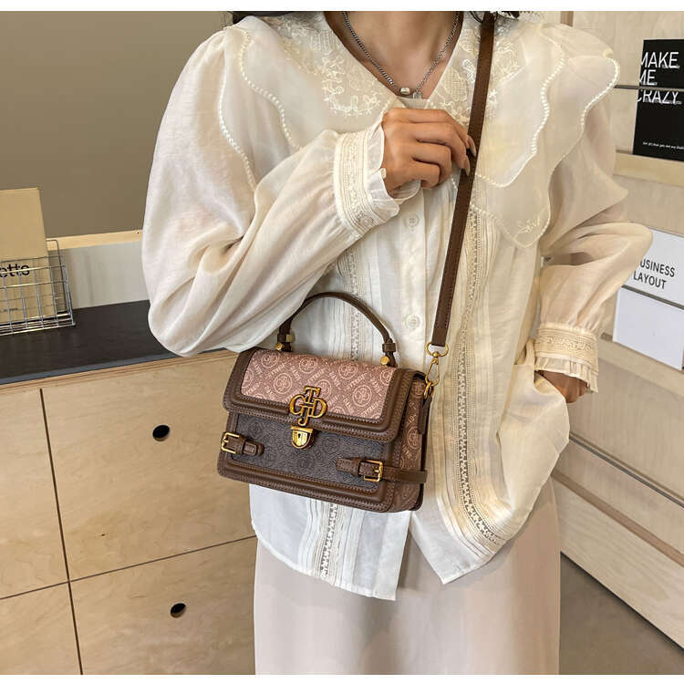Women's Bags High end niche design for women new model, internet famous, super popular, fashionable crossbody bag, hand-held small square bag