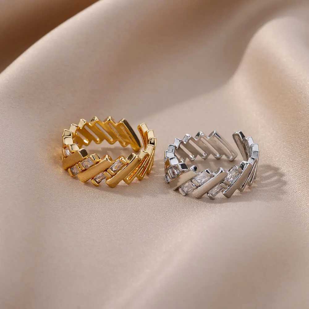 Luxury Wide Wave Rings for Women Gold Color Stainless Steel Ring 2024 Trend Elegant Aesthetic Couple Jewelry Gift rings woman W250207