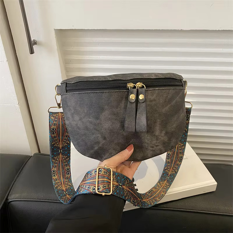 Retro PU Leather Ladies Fanny Pack Fashion Wide Strap Satchel Women Waist Half Moon Chest Trend Banana Bag PU Casual