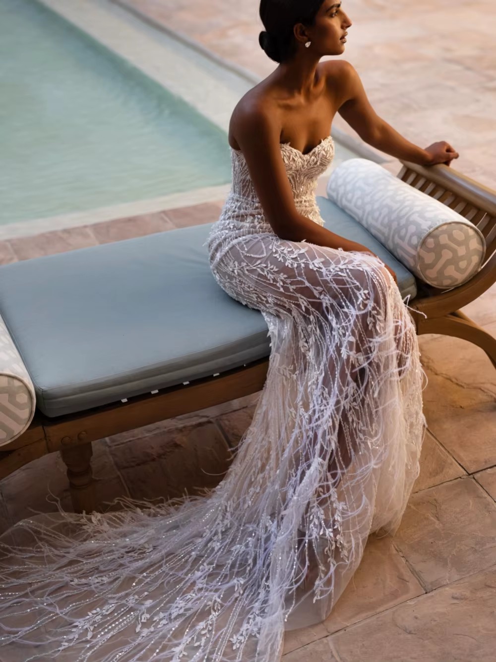 Classic Women Wedding Sweetheart Neck Sleeveless Bridal Gowns Appliques Sweep Train Dress Custom Made vestidos de novia