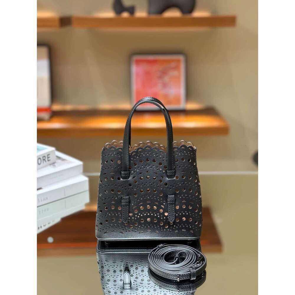 New High-End Niche Wave Hollowed Out Carved Kraft Vegetable Basket Genuine Leather Women's Single Shoulder Crossbody Small Tote Bag