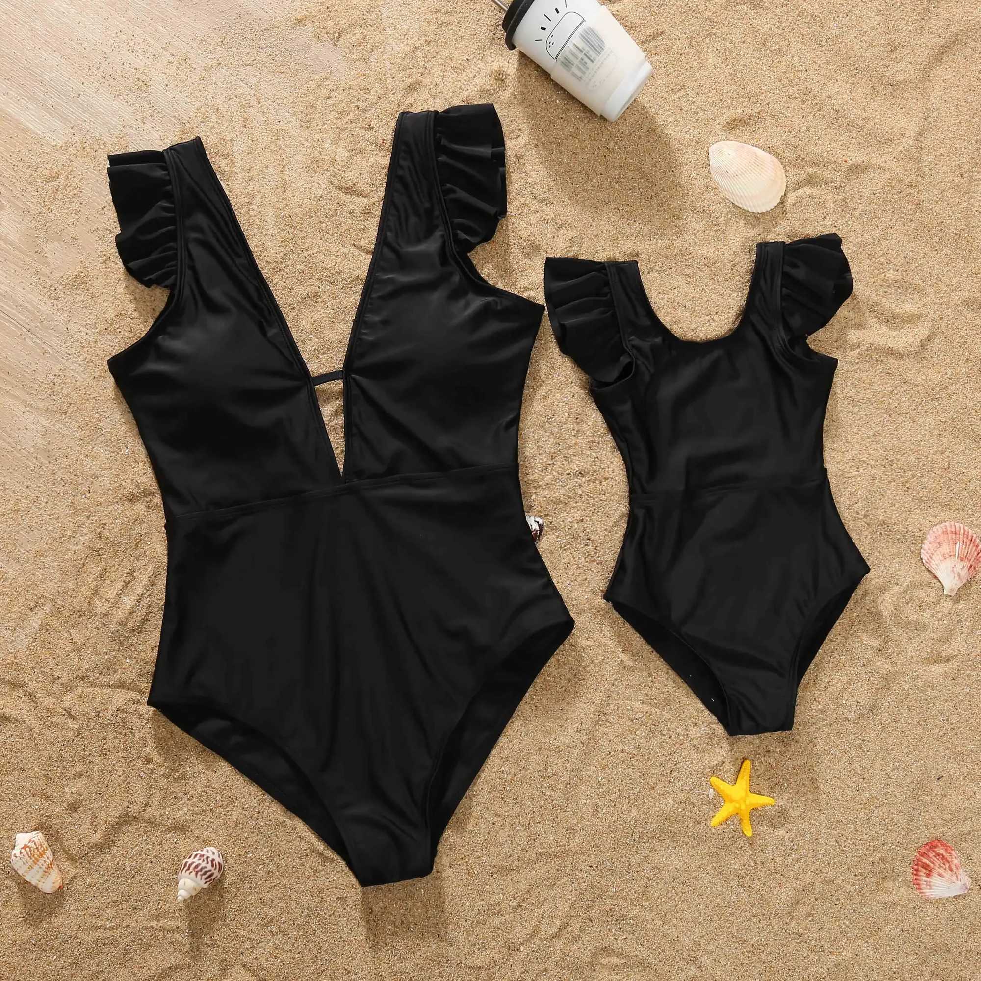 New 2024 Summer Women Girls Swimwear Family Matching Outfits Mother and Daughter Clothes Ruffles One-Piece Swimsuit Beachwear W250207