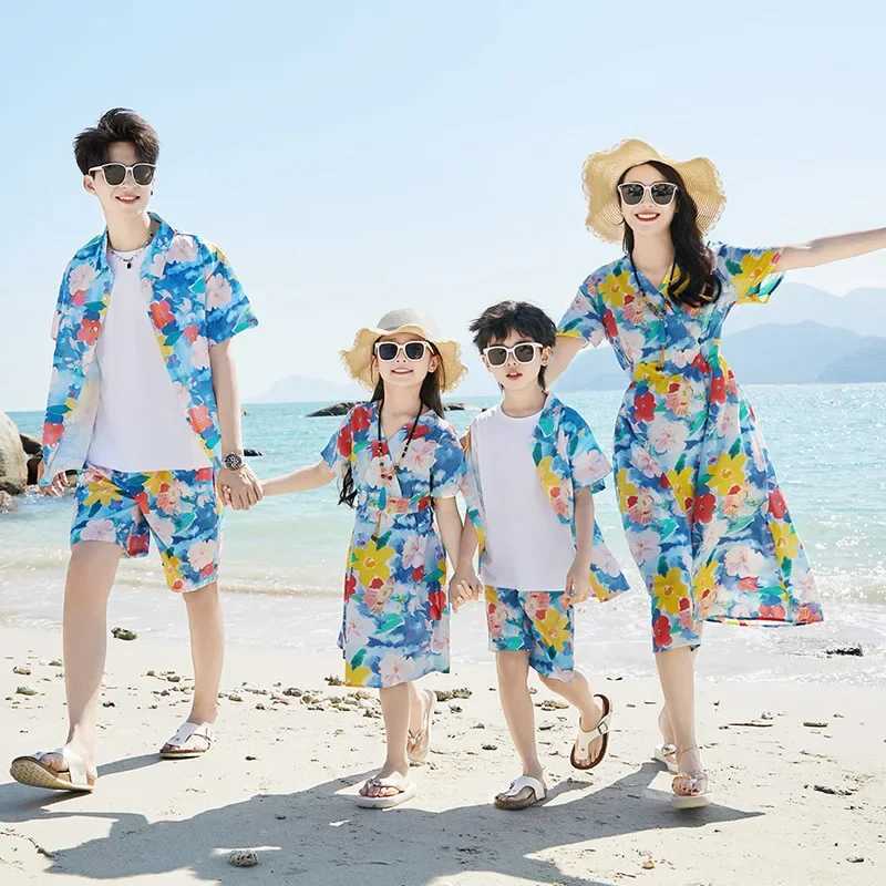 2024 Family Matching Look Dad Son Floral Shirts Two Piece Brother and Sister Beach Clothes Mom Daughter Holiday Dress Vacation W250207