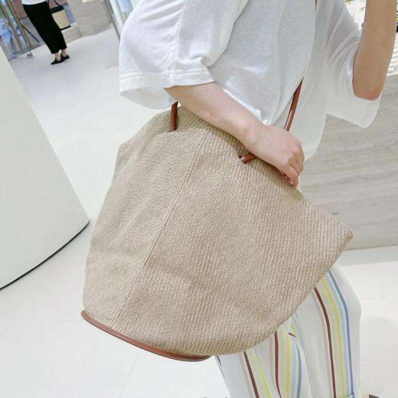 New Original Canvas Fan-Shaped Large Capacity Bucket Handbag French Vintage Fashion Leisure Simple Shoulder Bag Beach Vacation