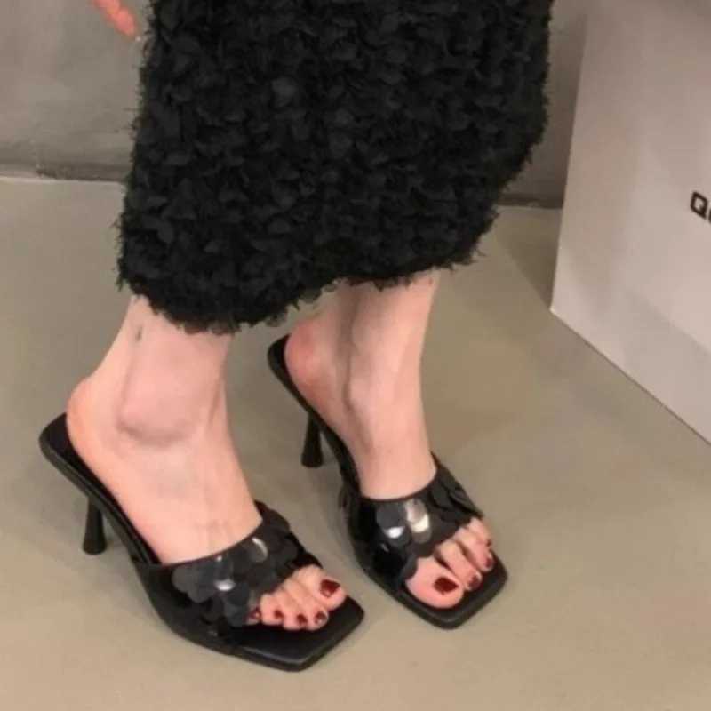 2024 Summer Hot Selling Womens High Heels and Slippers Fiable and Elegant Square Toe Outdoor Versatile Sier Women ShoesXJ250207