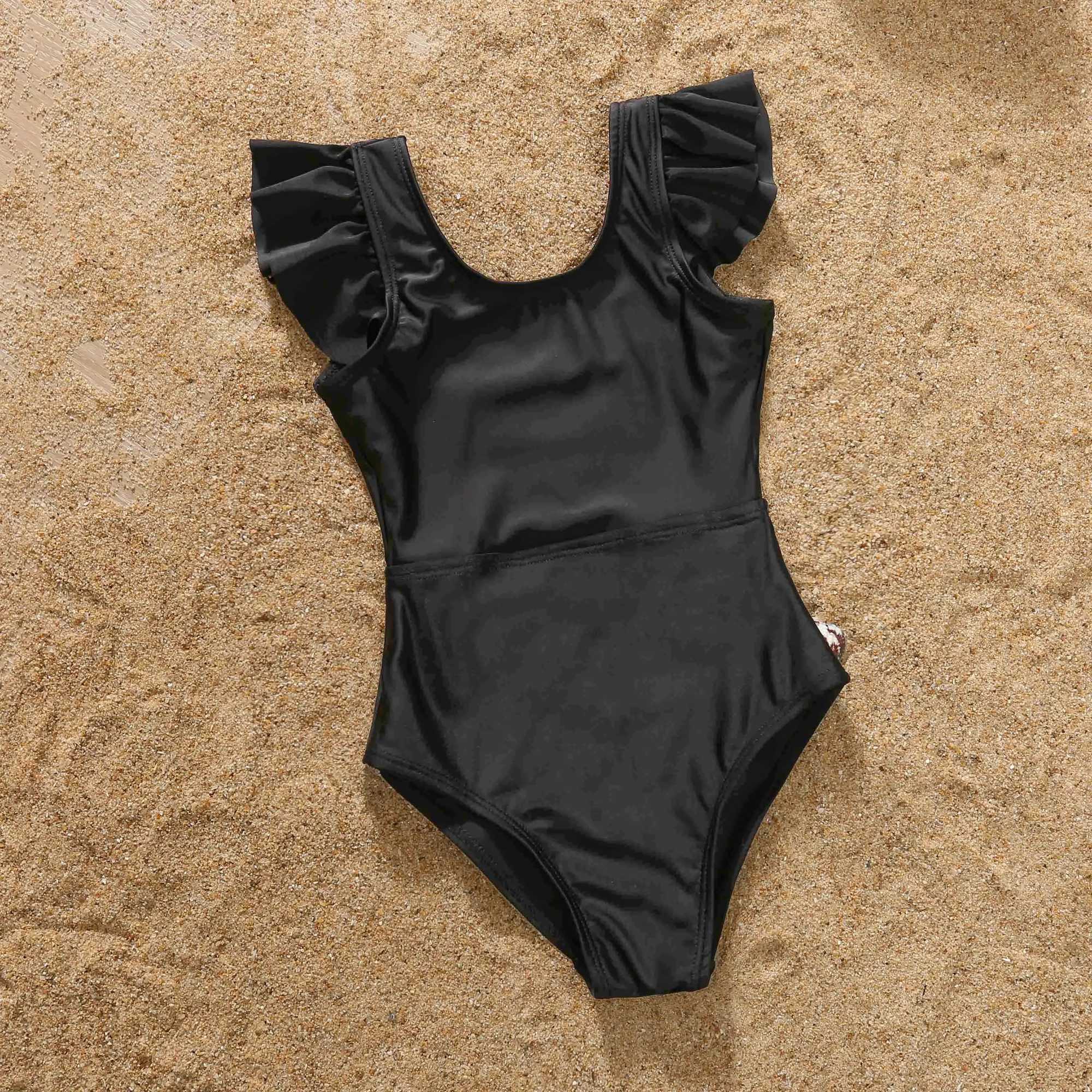 New 2024 Summer Women Girls Swimwear Family Matching Outfits Mother and Daughter Clothes Ruffles One-Piece Swimsuit Beachwear W250207