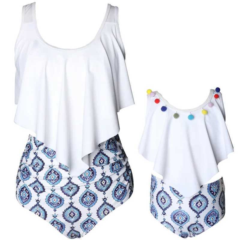 2024 Mother Daughter Matching Swimsuits Ruffled Family Set Leaf Mommy and Me Swimwear Fashion Women Girls Bikini Dresses Clothes W250207