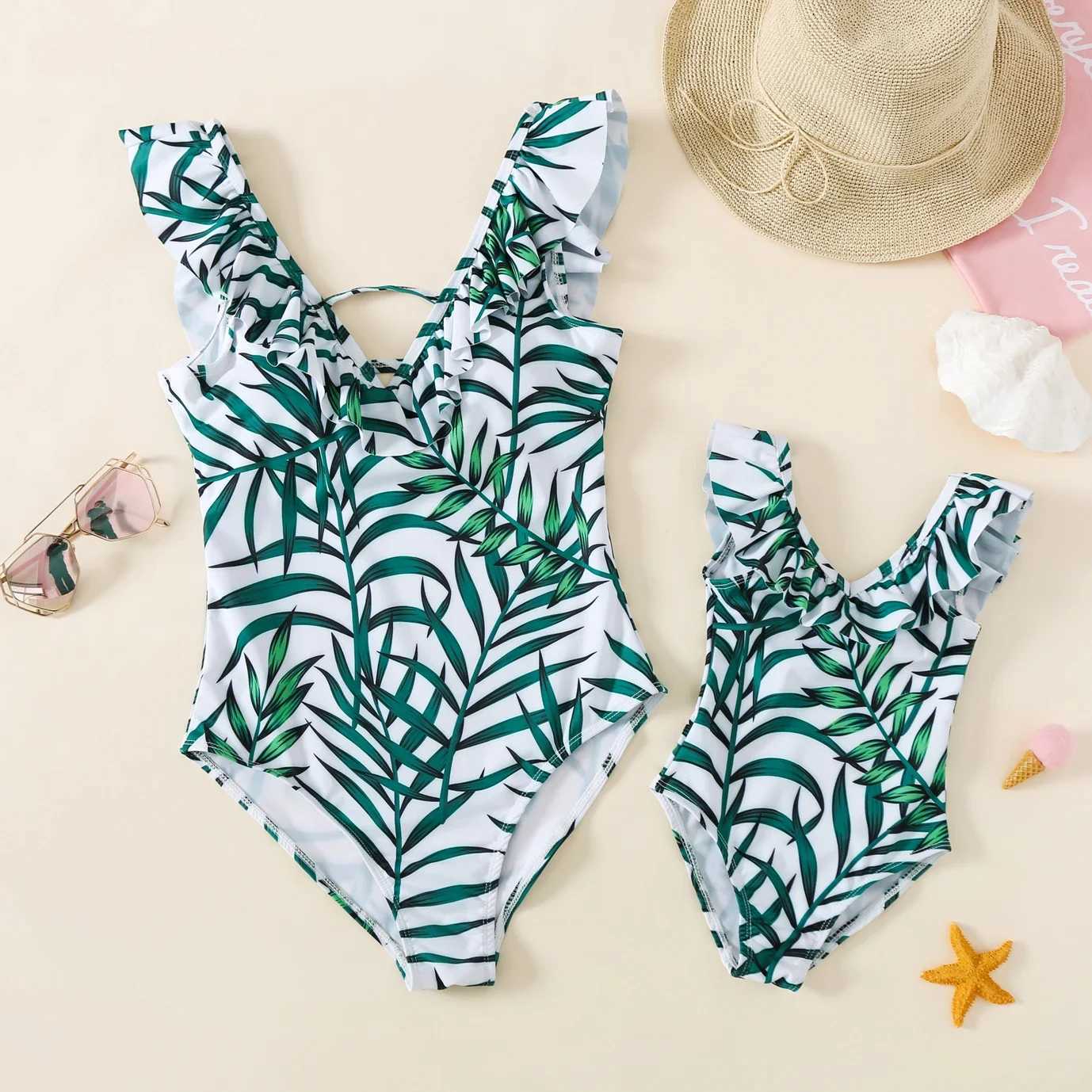 2024 New Mom Daughter Dad Son Matching Outfit Family Swimwear Leaf Print Swimsuit Beachwear Ruffles Bandage One-Piece Suit Beach W250207