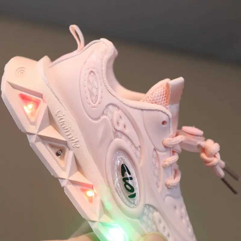 LED Illuminated Shoes Kid Sneakers Ultrght Breathable Running Shoes Soft Sole Girls Casual Trainers Outdoor Sport Boy Shoes W250207
