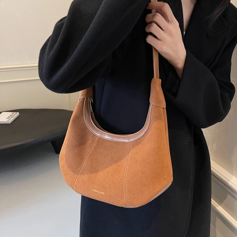 Women Suede Hobo Bag Adjustable Strap Shoulder with Zipper Crescent Trendy Handbag for Work Travel 250206