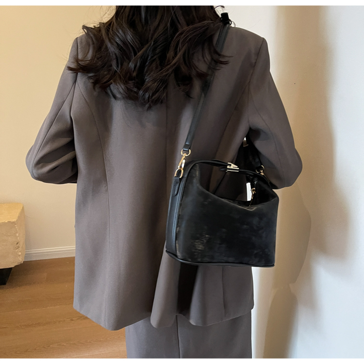 Hot Sale Zipper Ladies Shoulder Retro Versatile Brand Crossbody Bags For Women Bolsas Femininas PU Cartoon
