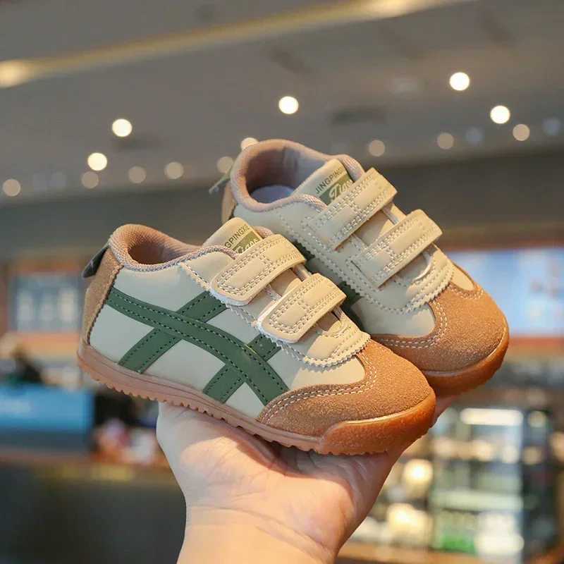 Childrens running sports shoes 2023 autumn new fashion casual walking baby boys and girls breathable soft childrens sports shoesXJ250318