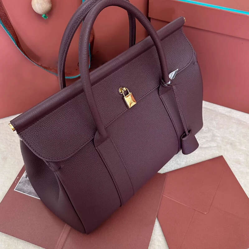 High Fixed Capacity Commuter Crossbody, High-End Feel, Grain Leather Travel Bag, Crossbody Tote Bags