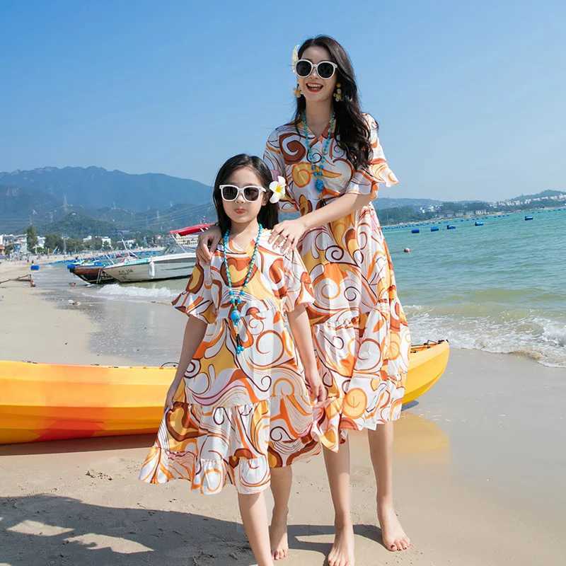 Family matching clothing Summer beach mom daughter casual dress Father son T-shirt+couple clothing Holiday beach photos W250207
