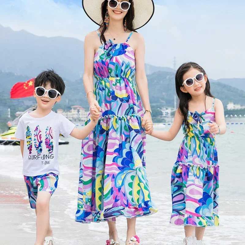 2025 FamilySummer Beach Mum Daughter Bohemian Foloral Dresses Matching Outfit Dad Son T-shirt+Shorts Seaside Couple Clothes W250207