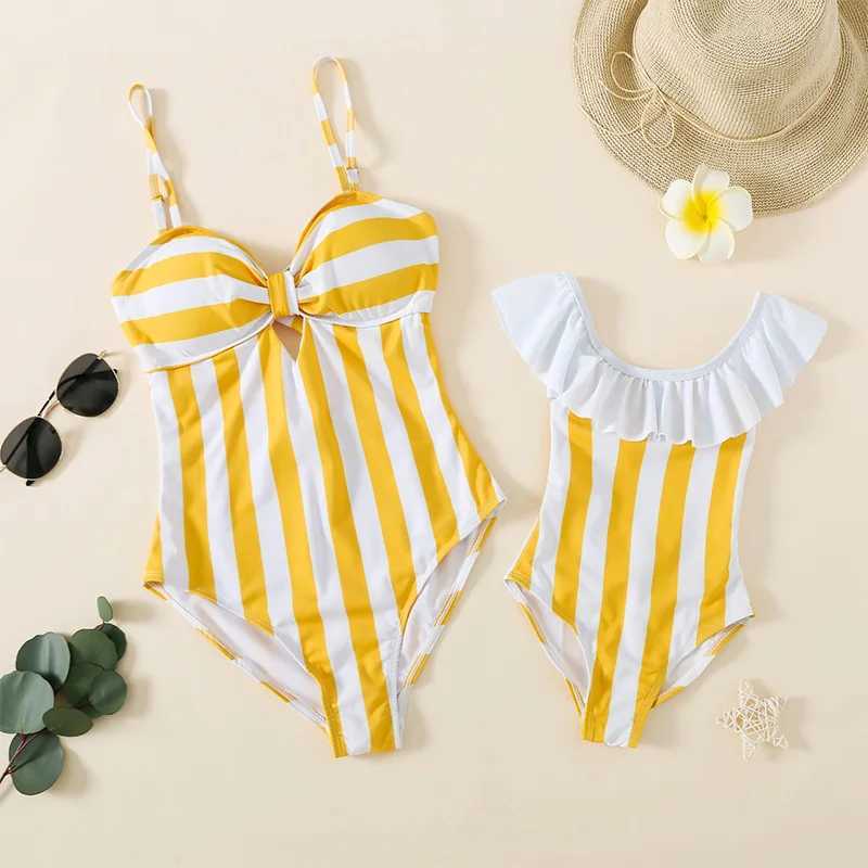 Family Swimwear Striped Mommy and Me Swimsuit Mother Daughter Bikini Family Mtching Clothes Dad Son Swim Trunks Beach Shorts W250207