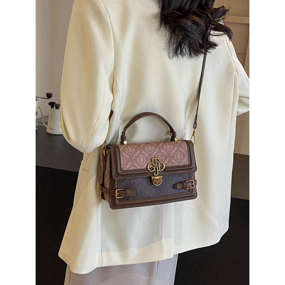 Women's Bags High end niche design for women new model, internet famous, super popular, fashionable crossbody bag, hand-held small square bag