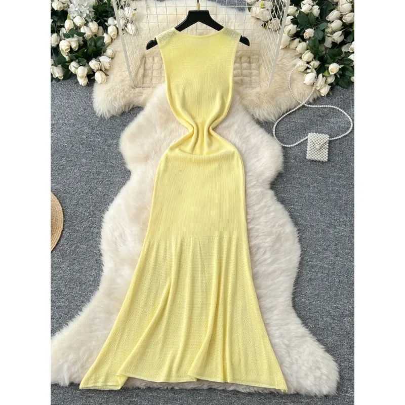 2025 Spring New Knitted Beach Long Dress Summer Womens Slim-fit Slimming Hollow-out Waisted Slim-fit Sveless DressXJ2500207