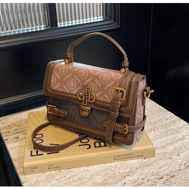 Women's Bags High end niche design for women new model, internet famous, super popular, fashionable crossbody bag, hand-held small square bag