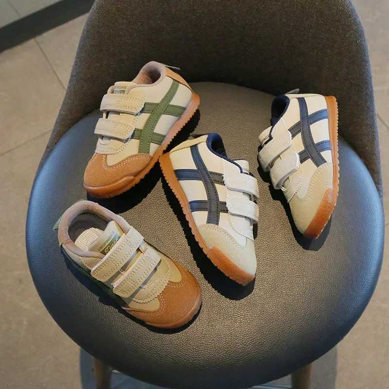 Childrens running sports shoes 2023 autumn new fashion casual walking baby boys and girls breathable soft childrens sports shoesXJ250318