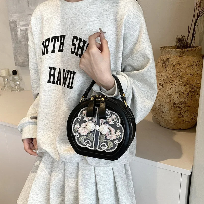 Chinese Style National Bag Womens Fashion Versatile Niche Embroidered Messenger Super Fire Portable Round 250206