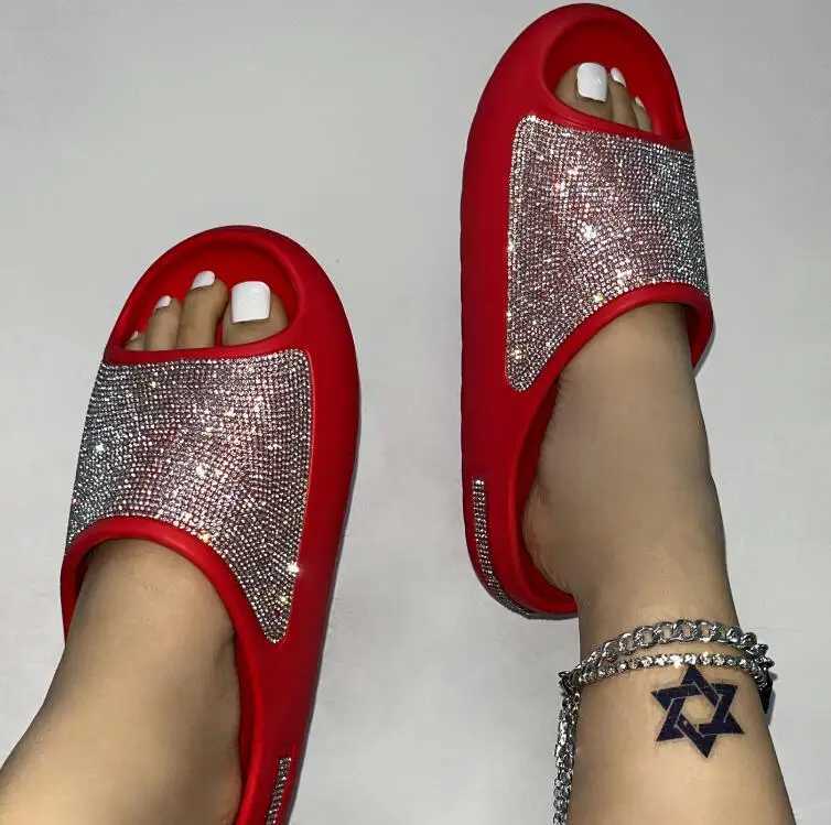 2024 new womens/men shoes with diamd face thin fl thick bottom slippers sandals outdoor beac 36-45XJ250207